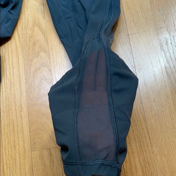 LULULEMON Obsidian 25” tights. - Picture 3 of 3
